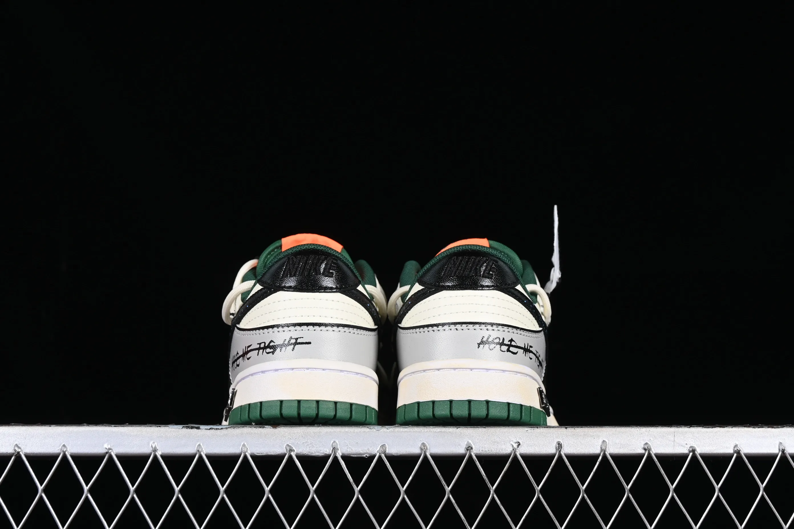 All Categories Nk SB Dunk Series Nk SB Dunk Low Low-top sneakers Customized large box Nk Dunk Low "Miami Hurricanes" Space Exploration Star Trek Customized version of deconstructed straps Retro distressed low-top sneakers DD1391-300